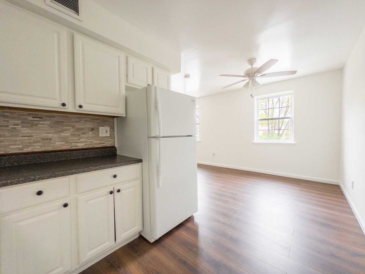 Whiteland Ave Apartments - Photo 6 of 10