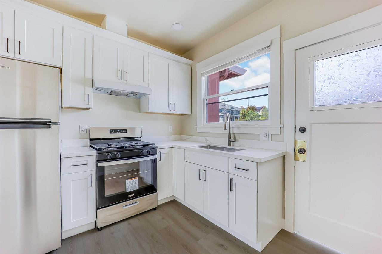 440 Haddon Rd #3 - Photo 3 of 45