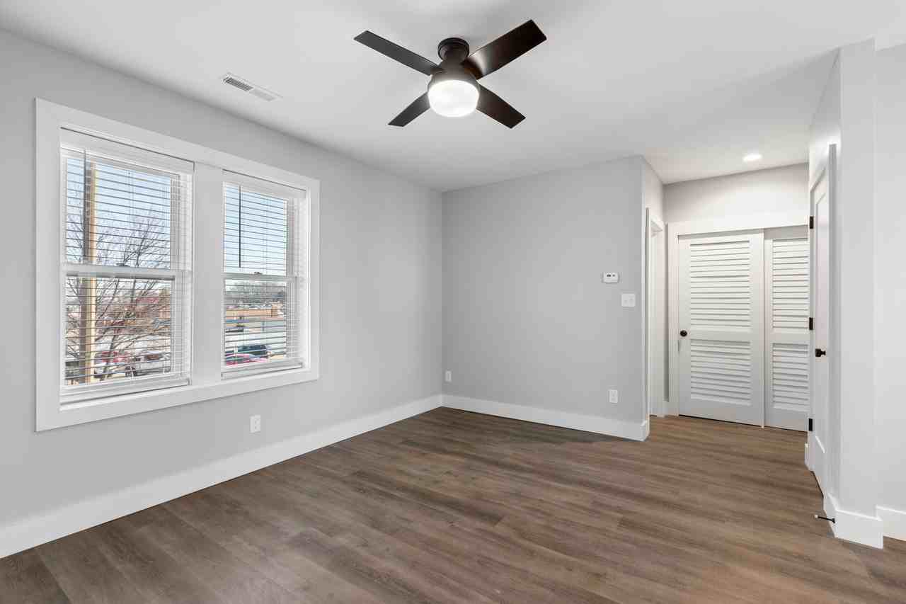 6010 Southwest Ave - Photo 4 of 18