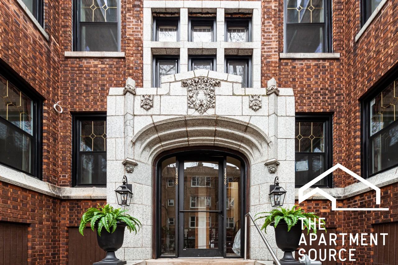 1428 W Jonquil Ter #2 - Photo 5 of 33