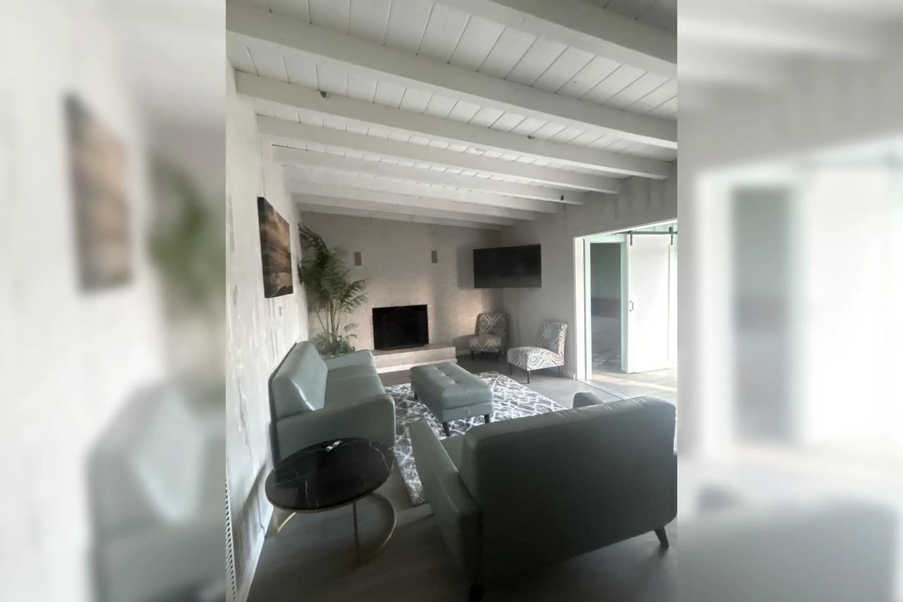 421 W San Ysidro Blvd - Photo 2 of 19