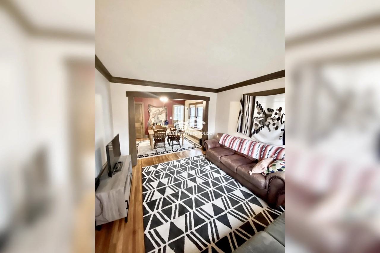 3526 Knox Ave N - Photo 2 of 10