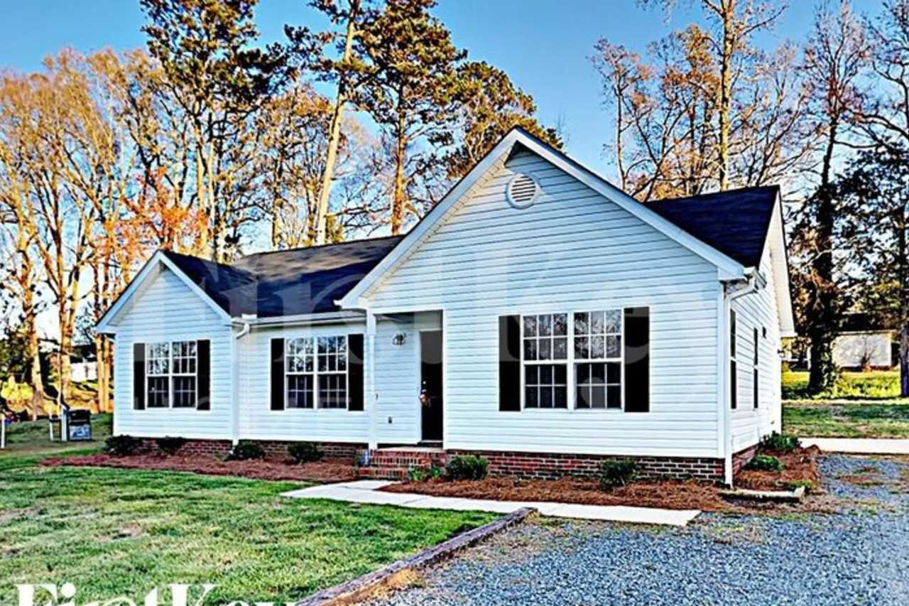 1115 Crescent Way - Photo 2 of 16