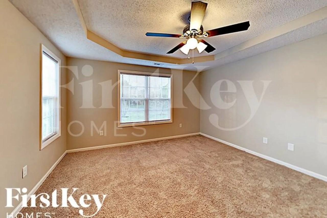 1115 Crescent Way - Photo 3 of 16