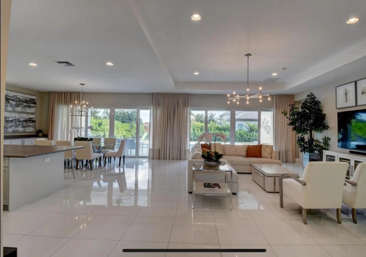 19886 Meadowside Ln - Photo 2 of 28