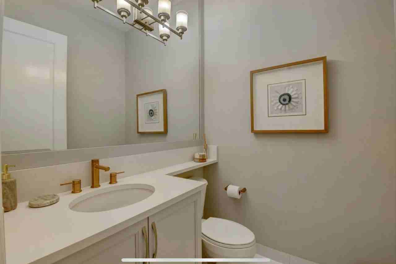 19886 Meadowside Ln - Photo 3 of 28