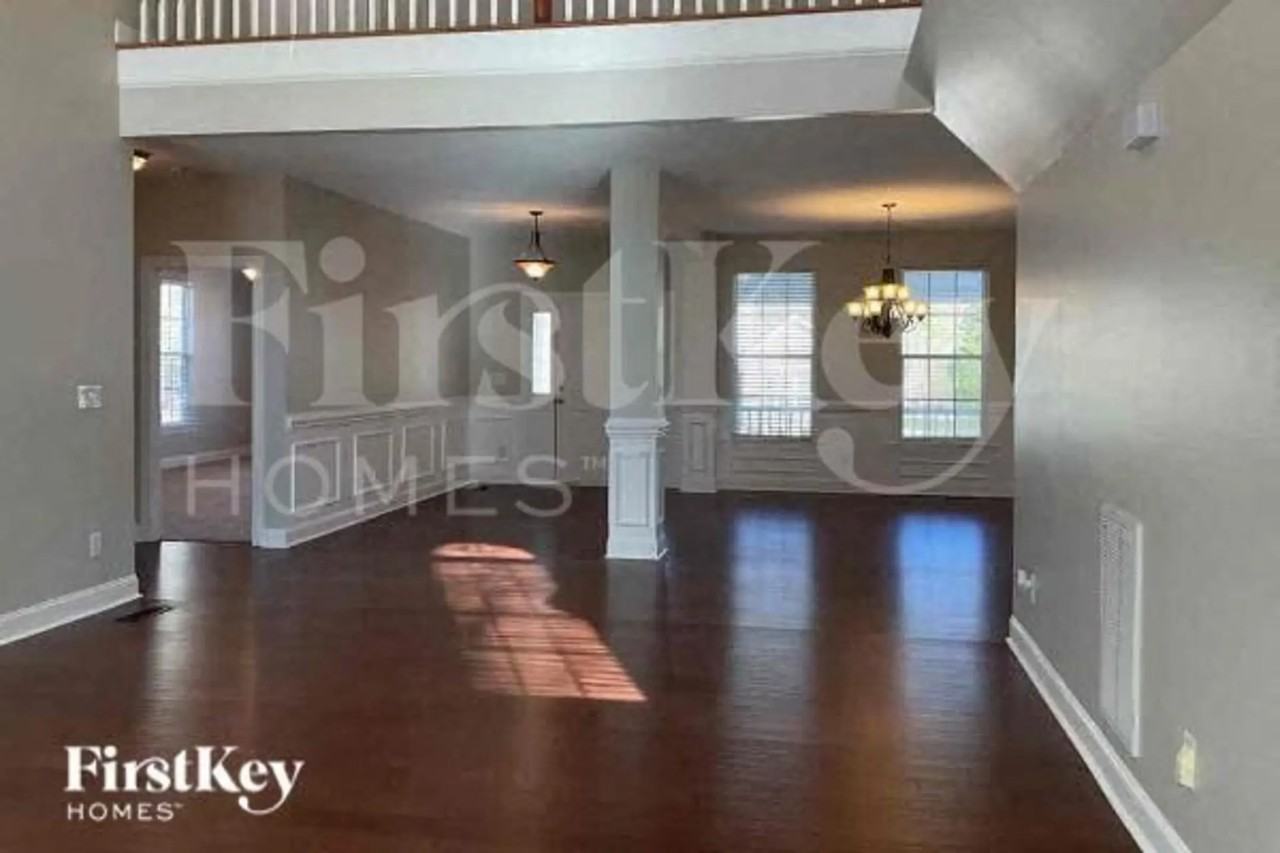 104 Delancy St - Photo 3 of 10