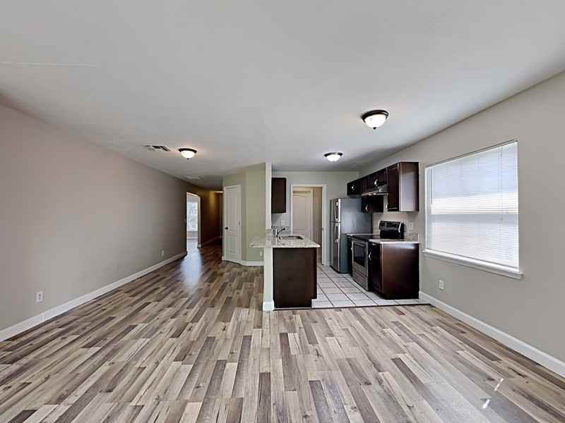 14843 Astrolyn St - Photo 5 of 22