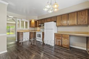 737 Waters Dr - Photo 1 of 1