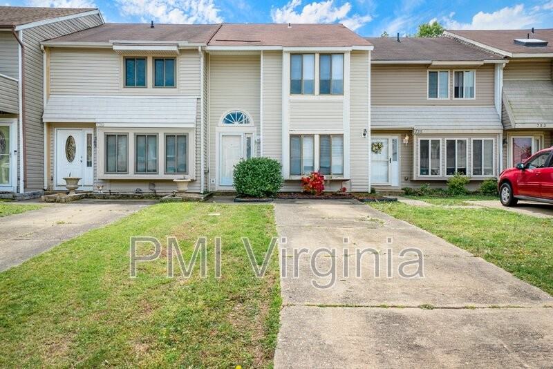 737 Waters Dr - Photo 2 of 35