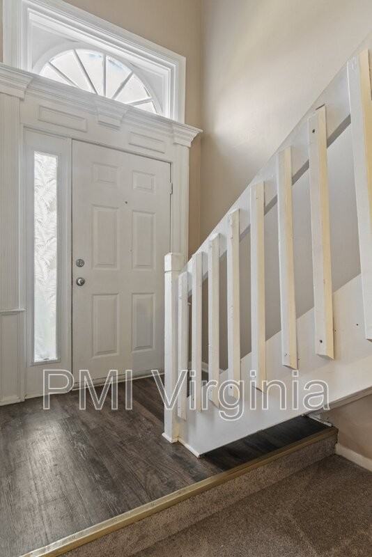 737 Waters Dr - Photo 3 of 35
