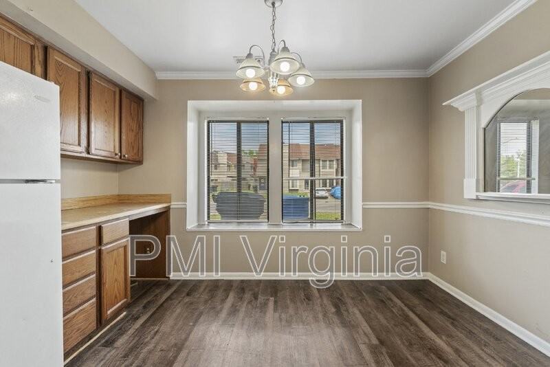 737 Waters Dr - Photo 4 of 35