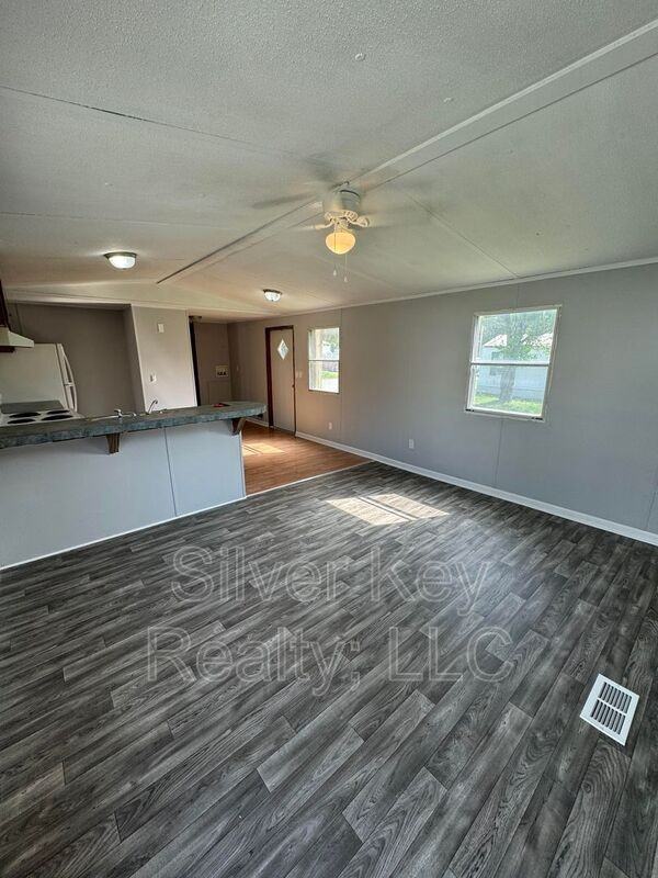 270 County Rd #1114 - Photo 2 of 9