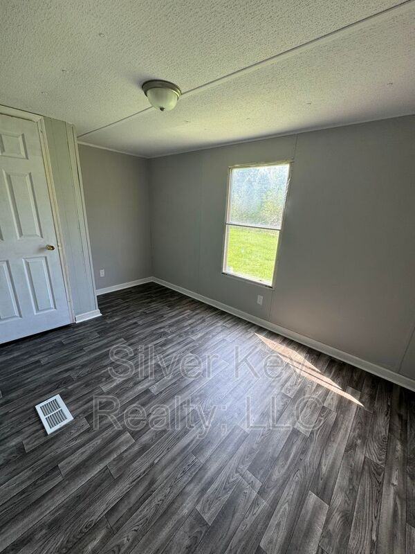 270 County Rd #1114 - Photo 5 of 9