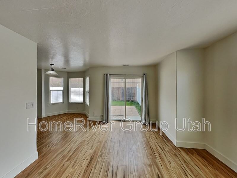 238 N Bliss Ct - Photo 6 of 25