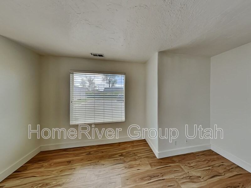 238 N Bliss Ct - Photo 7 of 25