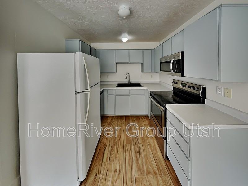 238 N Bliss Ct - Photo 2 of 25