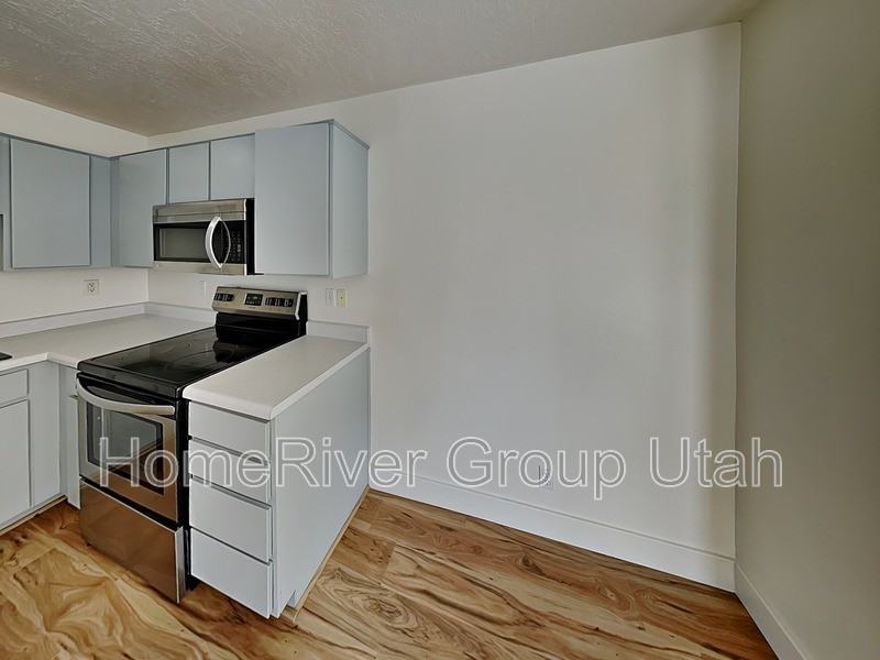 238 N Bliss Ct - Photo 4 of 25
