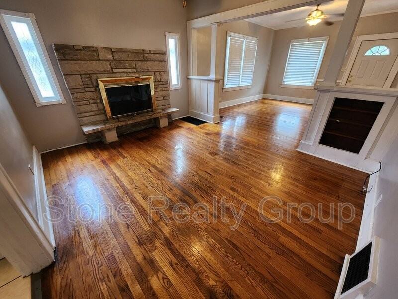 1811 S 10th St - Photo 3 of 13