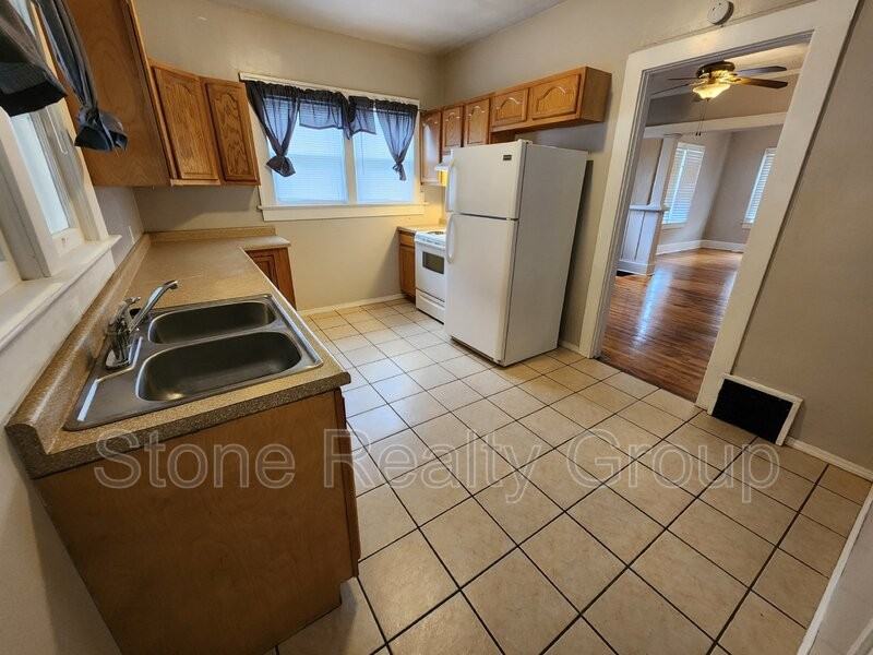 1811 S 10th St - Photo 4 of 13