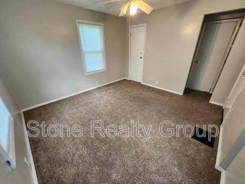 1811 S 10th St - Photo 5 of 13