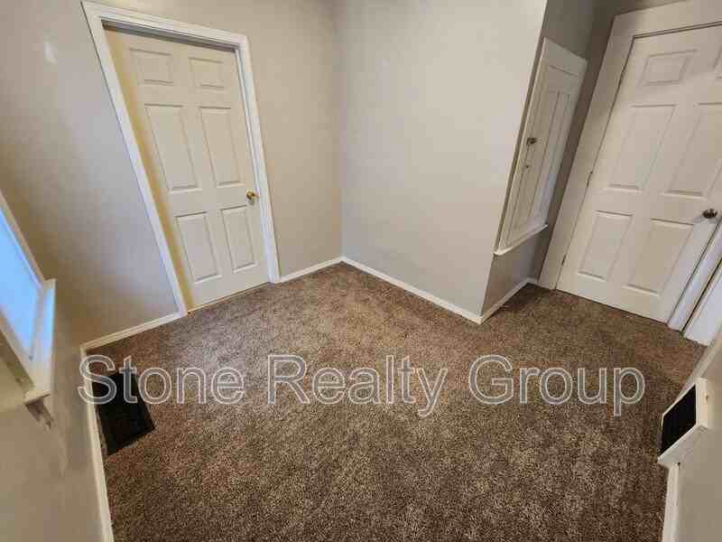 1811 S 10th St - Photo 7 of 13