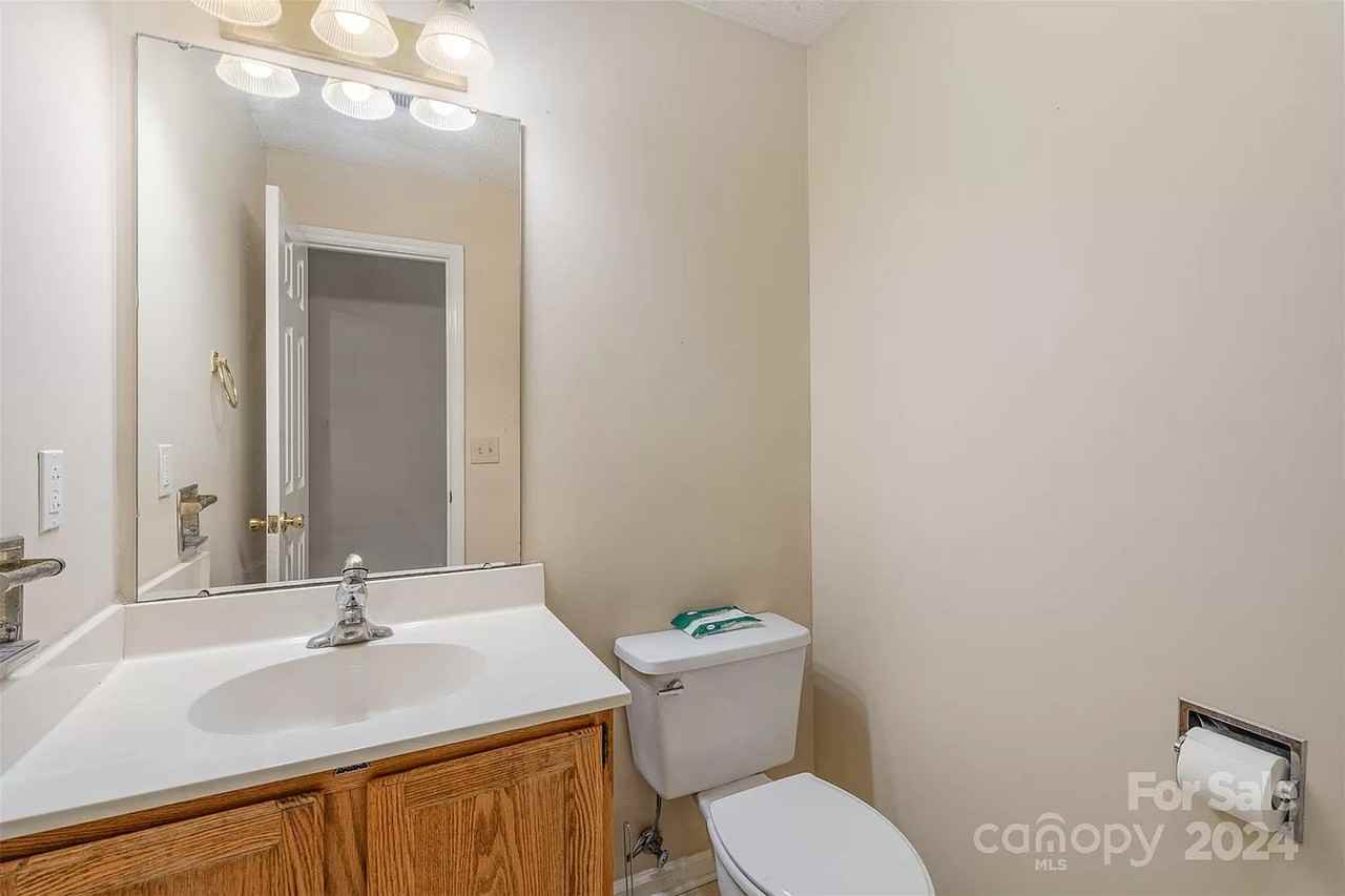 9423 Fairmead Dr - Photo 2 of 32