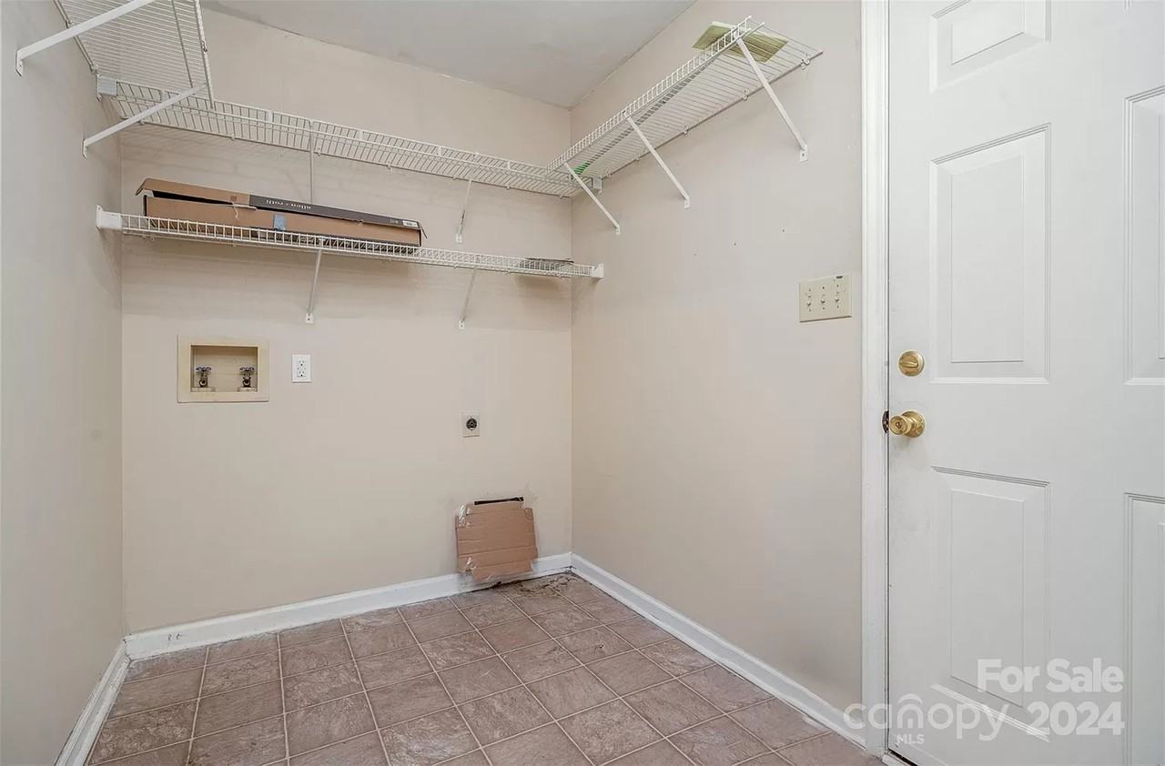 9423 Fairmead Dr - Photo 3 of 32