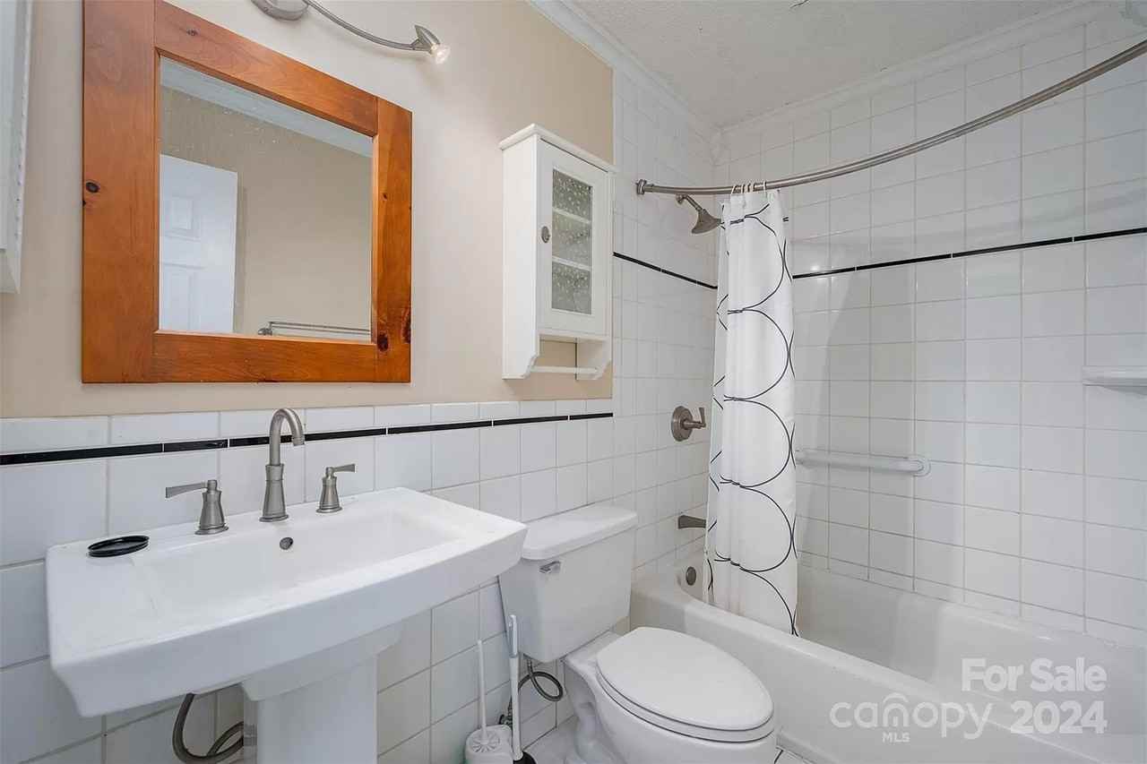 9423 Fairmead Dr - Photo 4 of 32