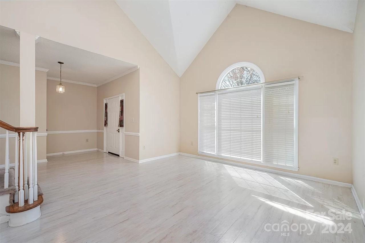 9423 Fairmead Dr - Photo 6 of 32