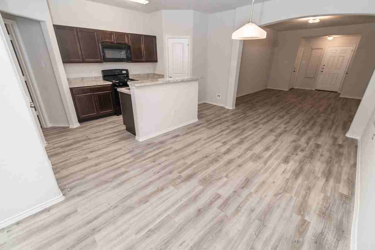 210 Pronghorn Dr - Photo 3 of 9