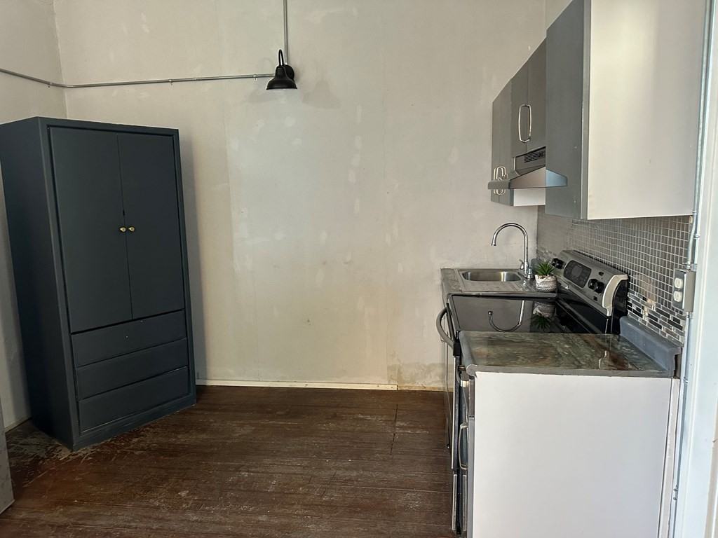 357 E Main St - Photo 6 of 13