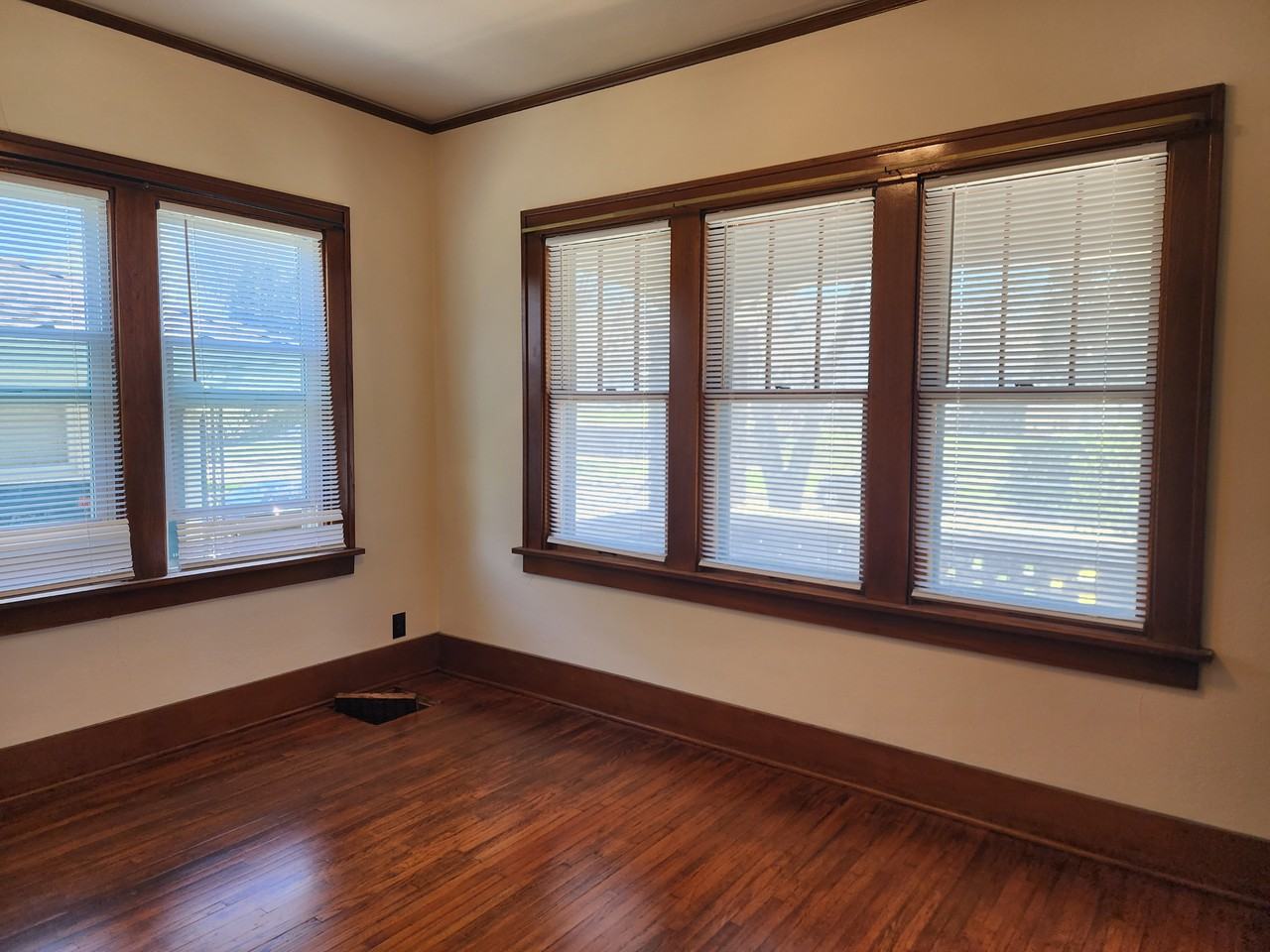 2601 Chicago Ave - Photo 3 of 14