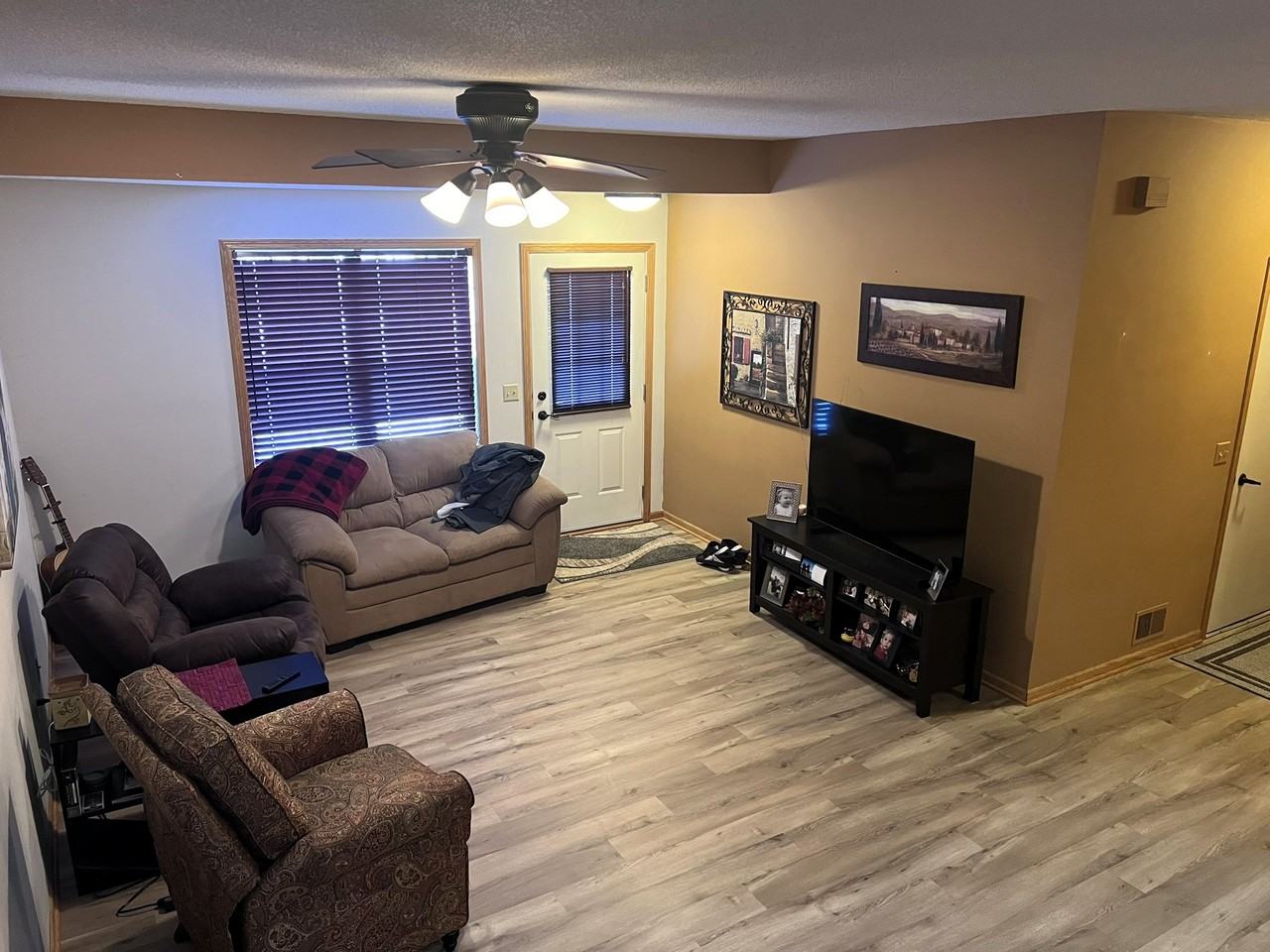 430 Hickory Ln N - Photo 2 of 12