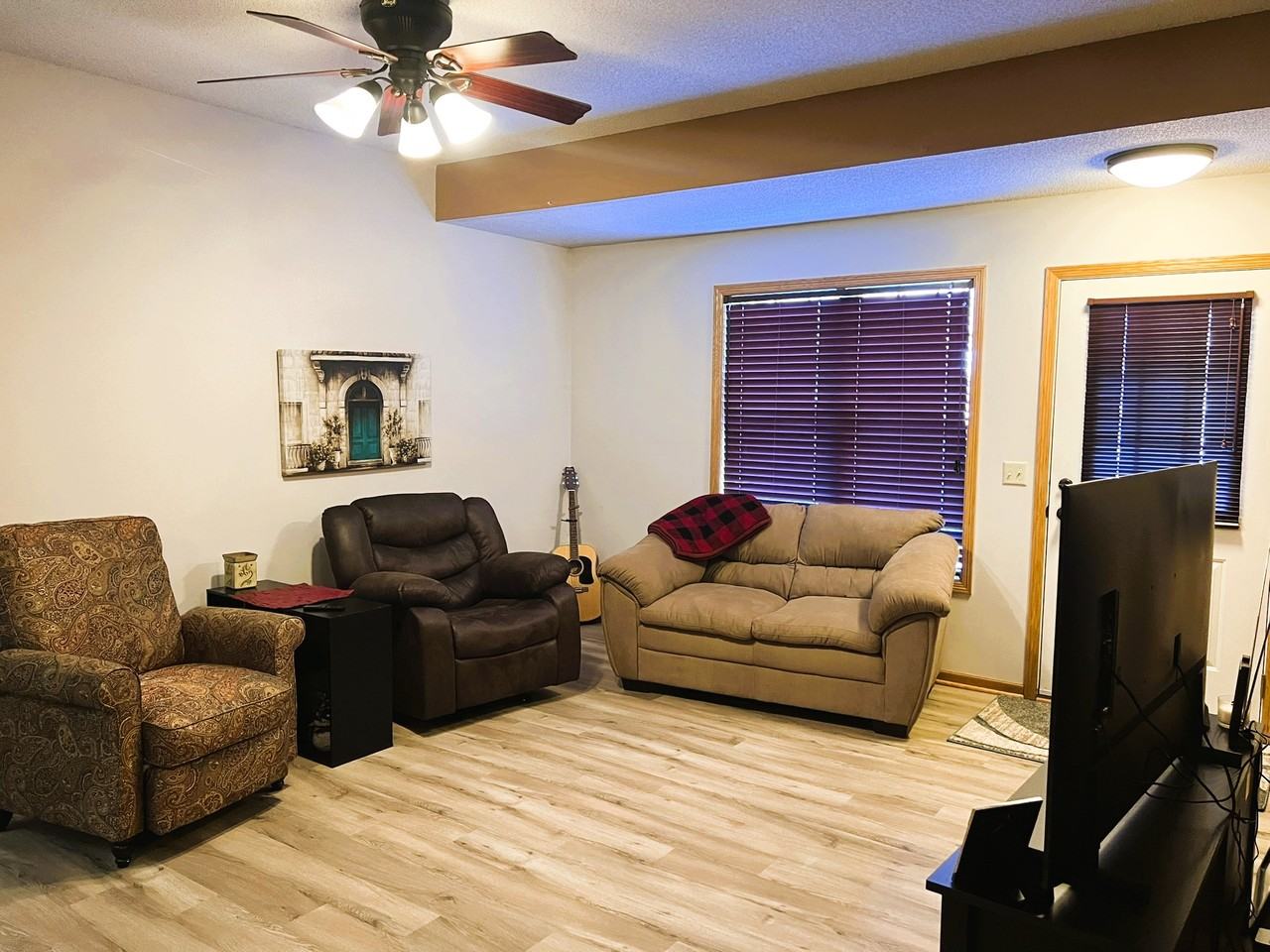 430 Hickory Ln N - Photo 3 of 12