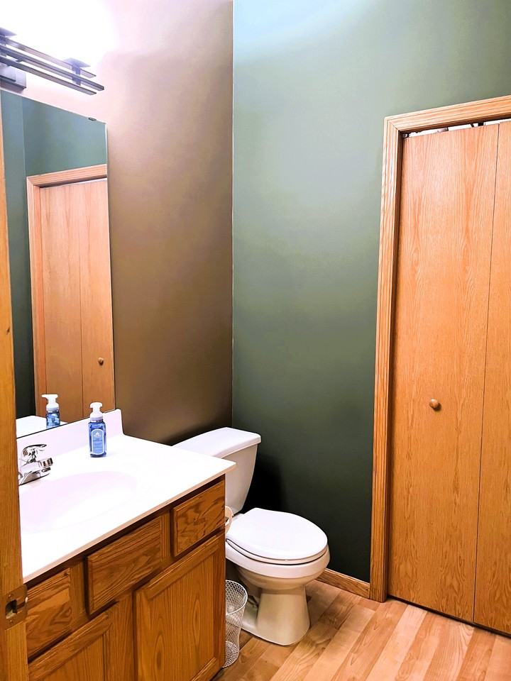 430 Hickory Ln N - Photo 6 of 12