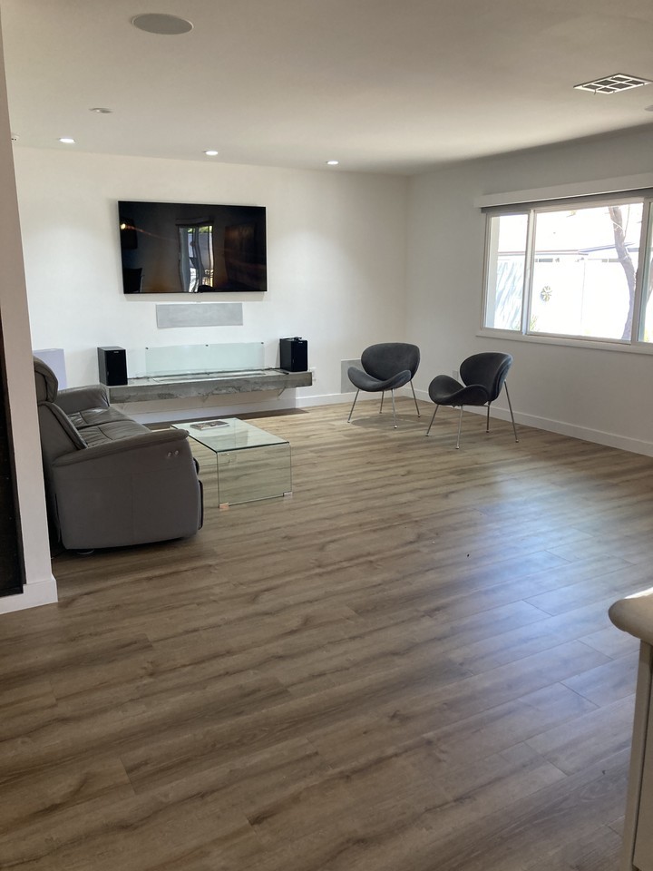 8219 E Valley View Rd - Photo 2 of 10