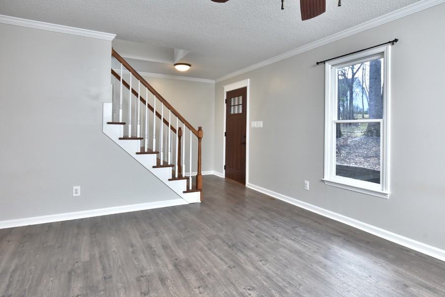 220 W Elm Ave - Photo 3 of 33