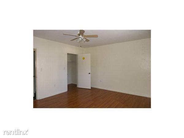 3522 NE 166th St - Photo 3 of 4