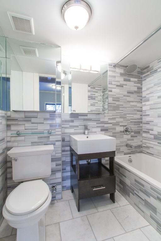 E 6th St #7 - Photo 3 of 3