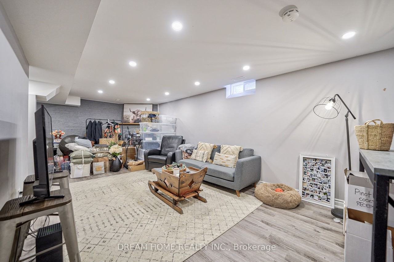 417 Borden Avenue - Photo 3 of 16