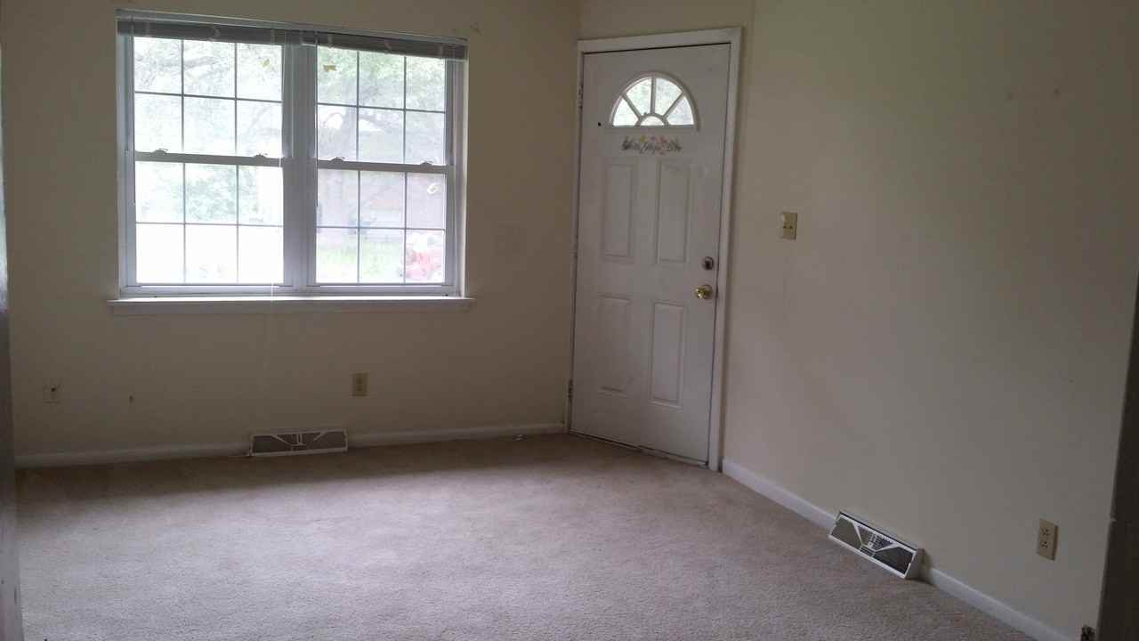 707 Demaret - Photo 2 of 6