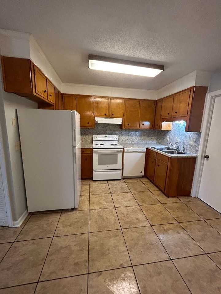 104 Brush Blvd - Photo 3 of 13