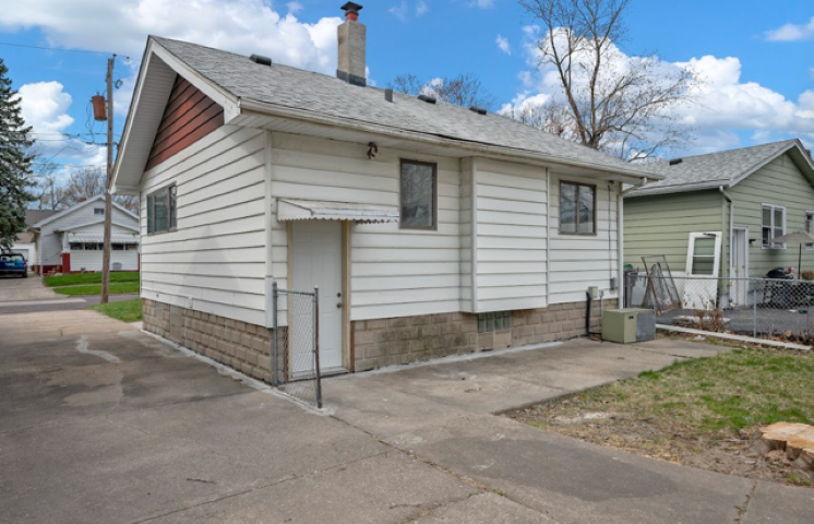 2212 North Ellis Street - Photo 4 of 13