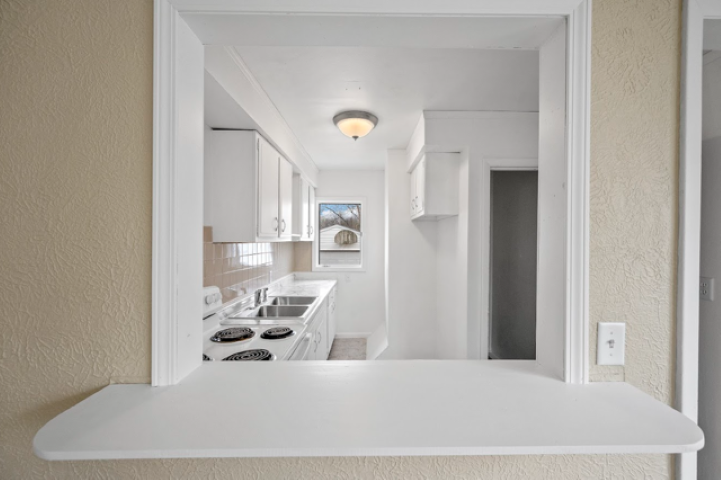 2212 North Ellis Street - Photo 6 of 13