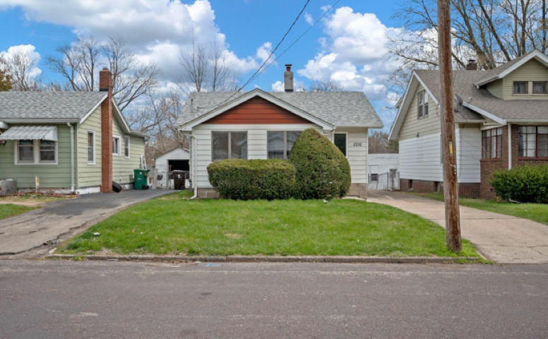 2212 North Ellis Street - Photo 2 of 13