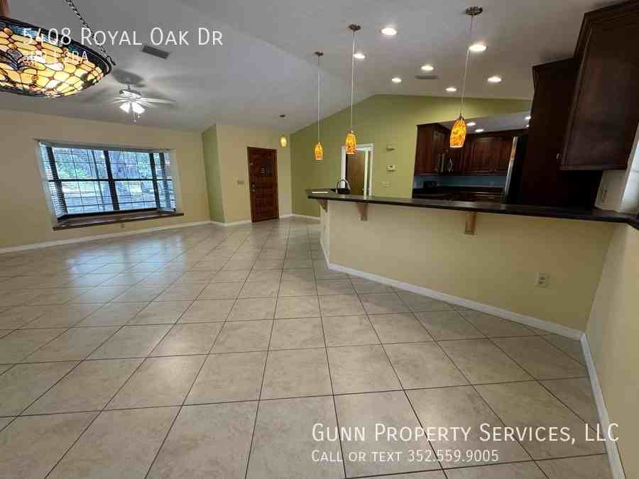 5408 Royal Oak Dr - Photo 2 of 23