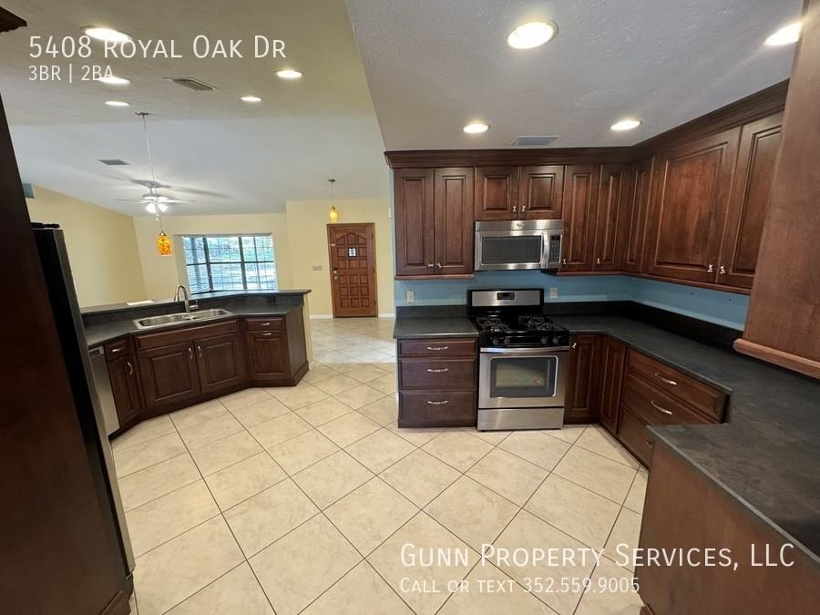 5408 Royal Oak Dr - Photo 3 of 23