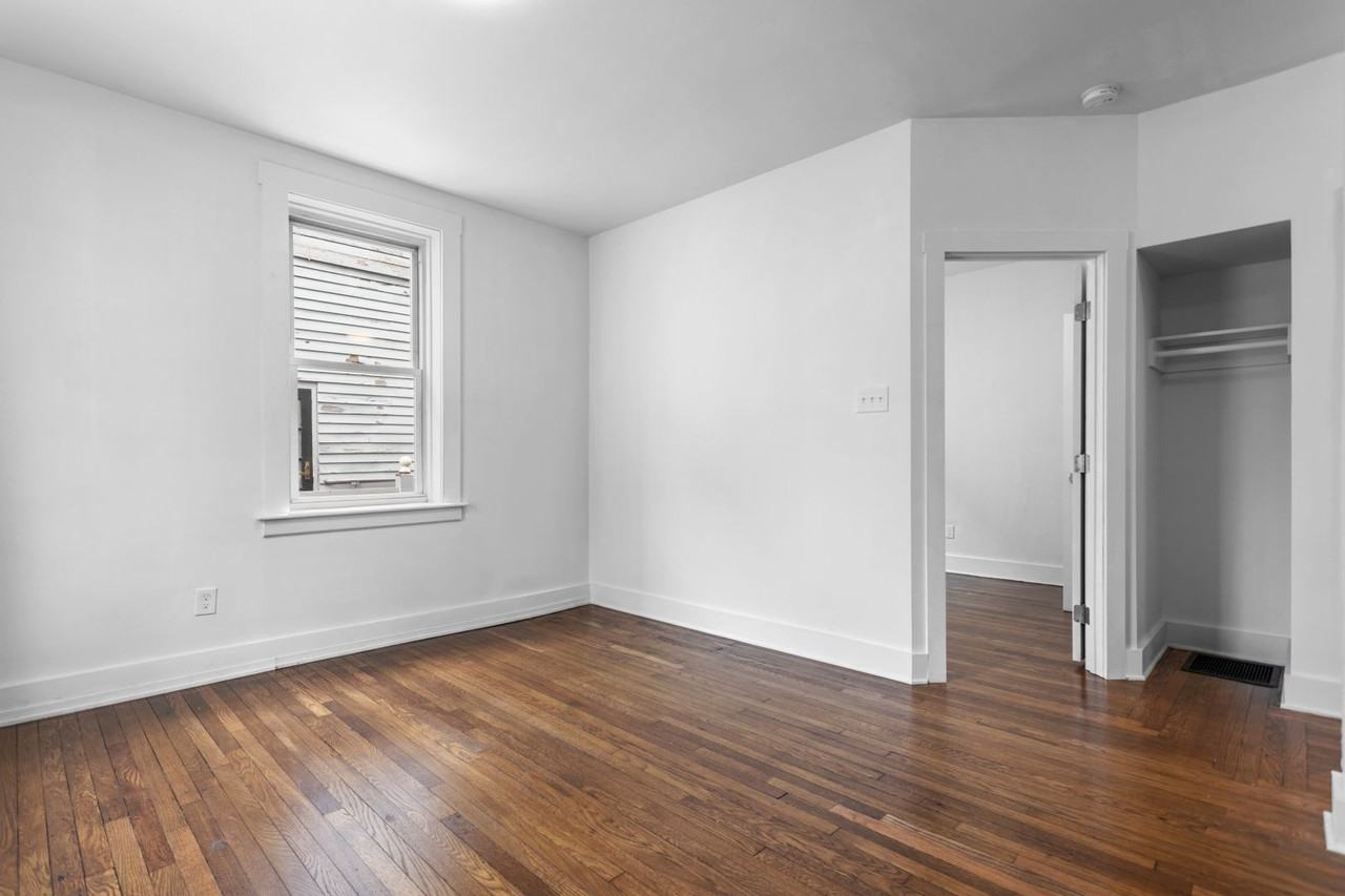 833 Whalley Ave - Photo 3 of 24