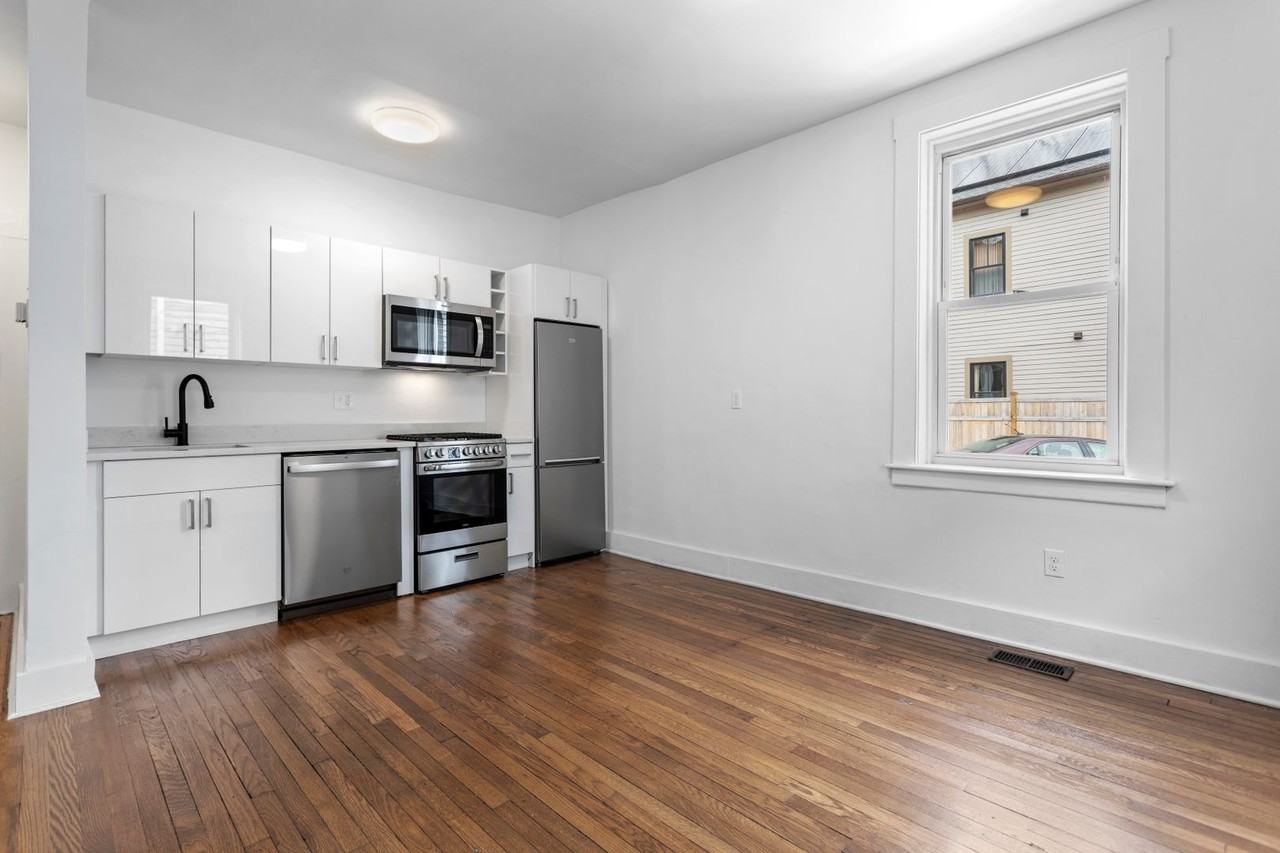 833 Whalley Ave - Photo 7 of 24